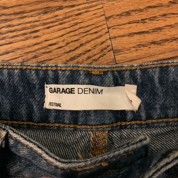 NWOT Garage Medium Wash Denim Shorts - Picture 2 of 5
